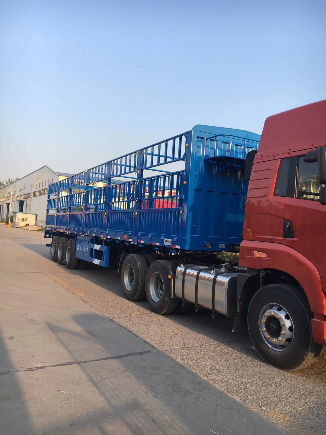 梁山倉(cāng)柵式半掛車制造